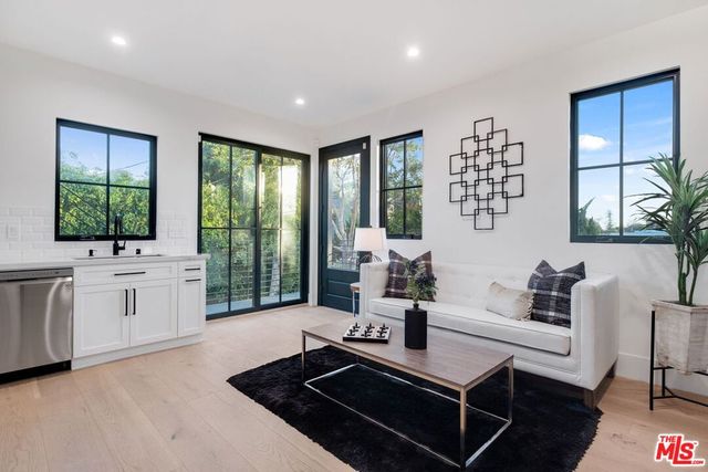 12672 Stanwood Drive, Los Angeles, CA 90066