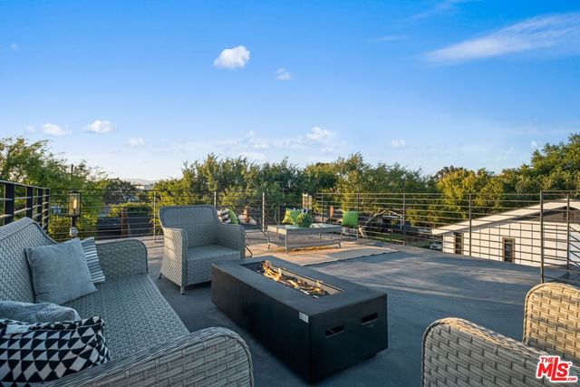 12672 Stanwood Drive, Los Angeles, CA 90066