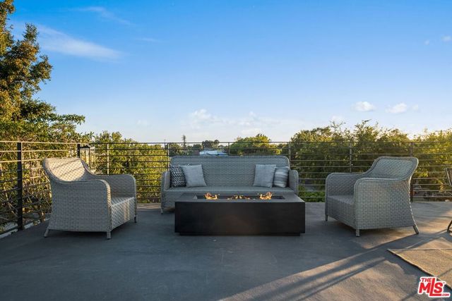 12672 Stanwood Drive, Los Angeles, CA 90066