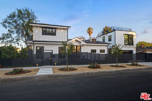 12672 Stanwood Drive, Los Angeles, CA 90066