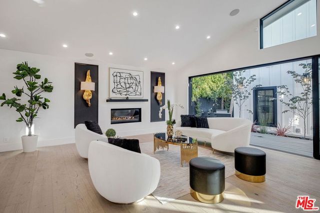 12672 Stanwood Drive, Los Angeles, CA 90066