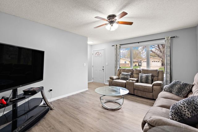 1038 Van Buren Street S, Shakopee, MN 55379