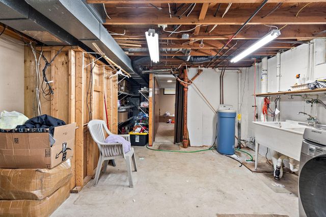 1038 Van Buren Street S, Shakopee, MN 55379