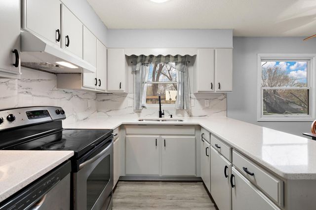 1038 Van Buren Street S, Shakopee, MN 55379