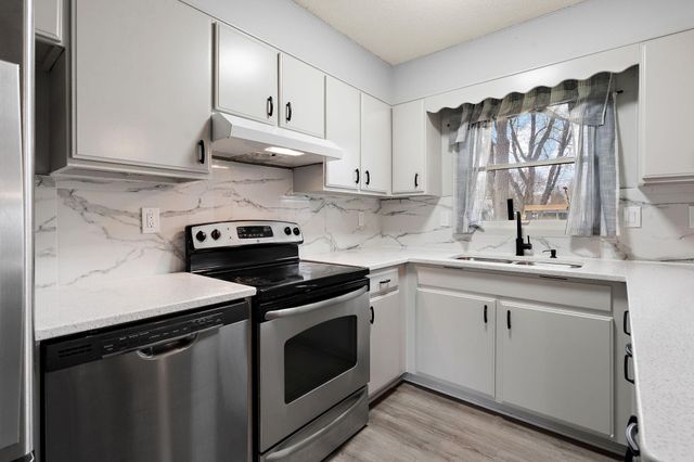 1038 Van Buren Street S, Shakopee, MN 55379