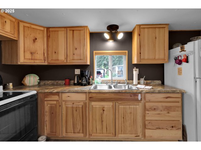 3950 Coburg Rd 27, Eugene, OR 97408