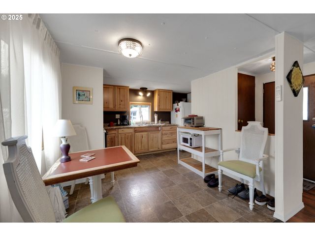 3950 Coburg Rd 27, Eugene, OR 97408