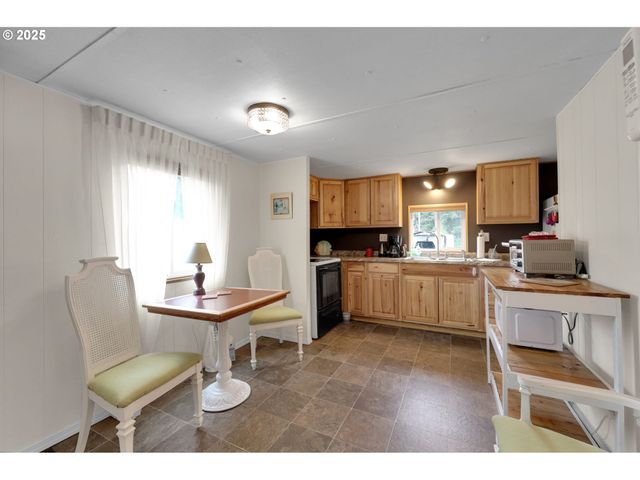 3950 Coburg Rd 27, Eugene, OR 97408