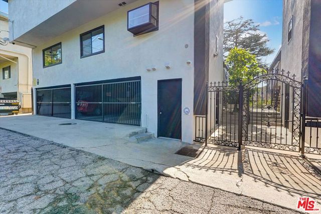 5726 Woodman Avenue 4, Van Nuys, CA 91401