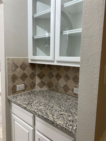 106 Laurel Oak Drive, Red Oak, TX 75154