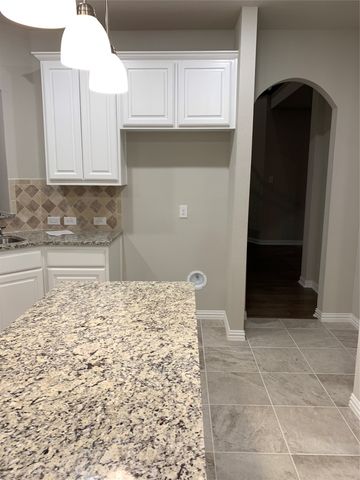 106 Laurel Oak Drive, Red Oak, TX 75154