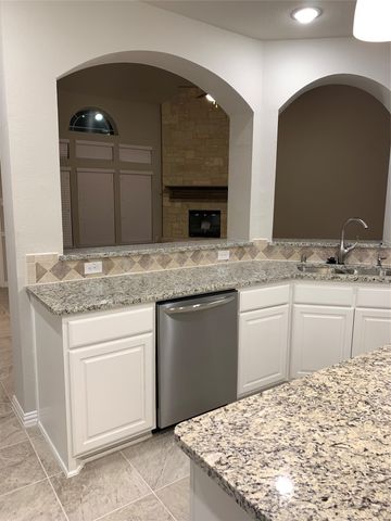 106 Laurel Oak Drive, Red Oak, TX 75154