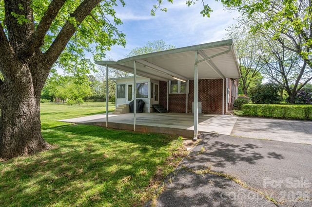 5309 Hickory Grove Road, Stanley, NC 28164