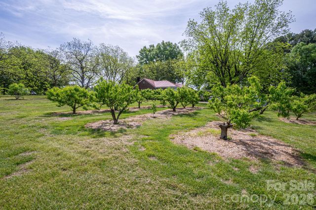 5309 Hickory Grove Road, Stanley, NC 28164