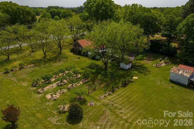 5309 Hickory Grove Road, Stanley, NC 28164