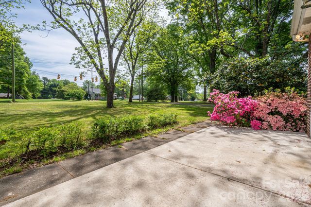 5309 Hickory Grove Road, Stanley, NC 28164