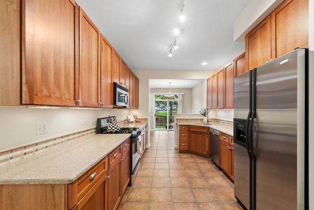 415 Shadow Creek Drive, Vernon Hills, IL 60061