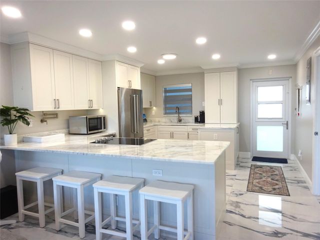 8 Briny Avenue 105, Pompano Beach, FL 33062