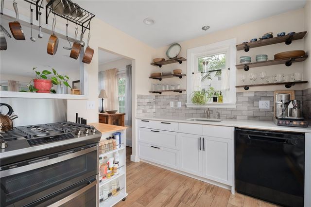 34 Wuddall Avenue, Warwick, RI 02889