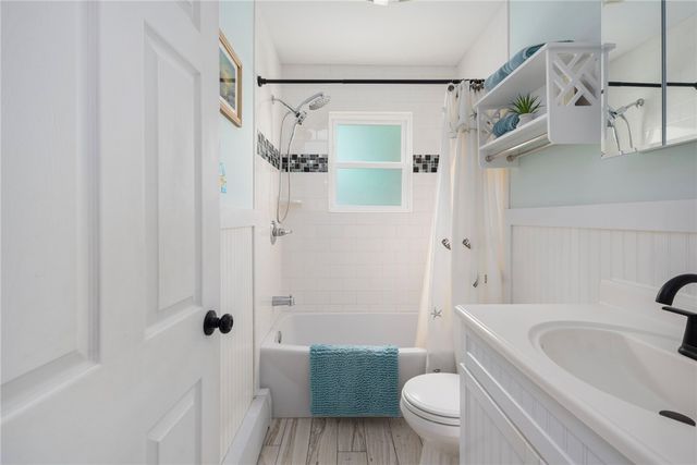 34 Wuddall Avenue, Warwick, RI 02889