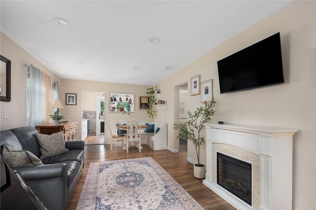 34 Wuddall Avenue, Warwick, RI 02889
