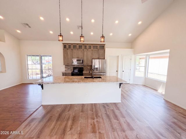 615 W MONTOYA Lane, Phoenix, AZ 85027