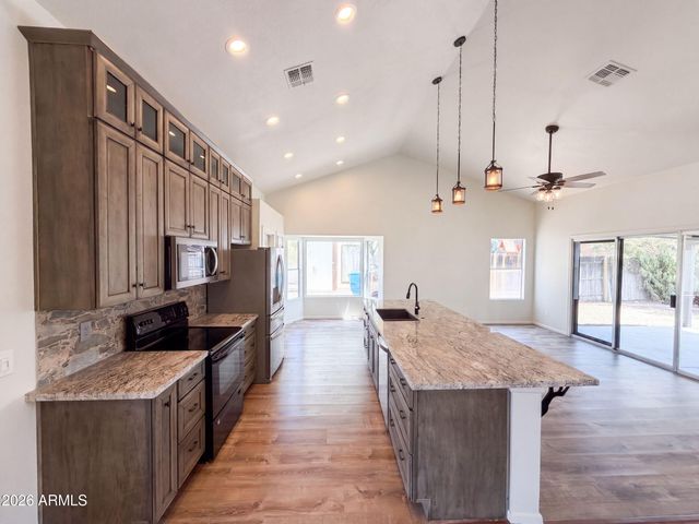 615 W MONTOYA Lane, Phoenix, AZ 85027
