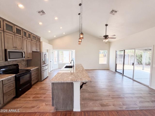 615 W MONTOYA Lane, Phoenix, AZ 85027