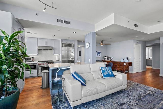 700 W E Street 2903, San Diego, CA 92101