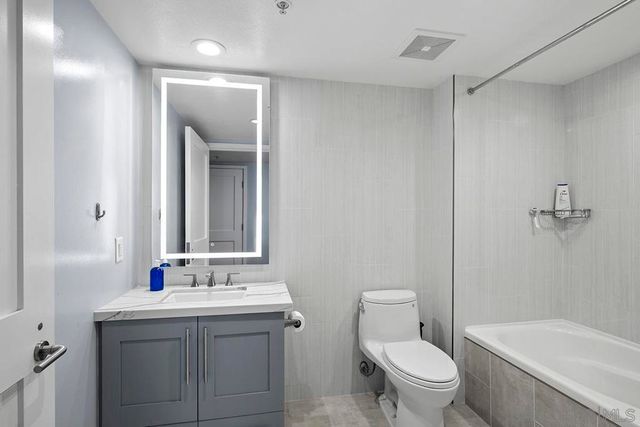 700 W E Street 2903, San Diego, CA 92101