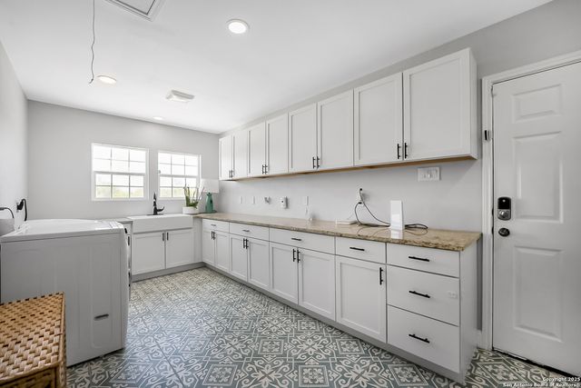 7315 NEW SULPHUR SPRINGS RD, San Antonio, TX 78263