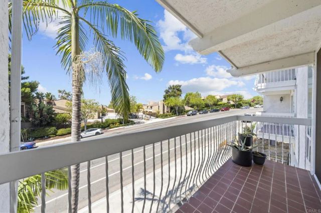 2335 Caringa Way 18, Carlsbad, CA 92009
