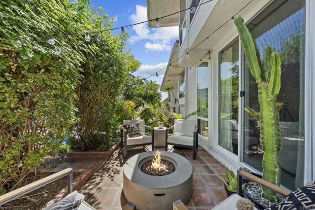 2335 Caringa Way 18, Carlsbad, CA 92009