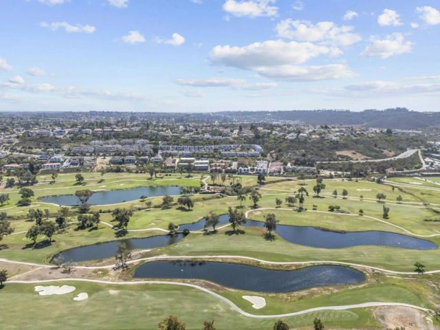 2335 Caringa Way 18, Carlsbad, CA 92009