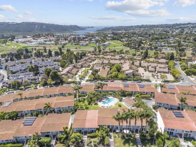 2335 Caringa Way 18, Carlsbad, CA 92009