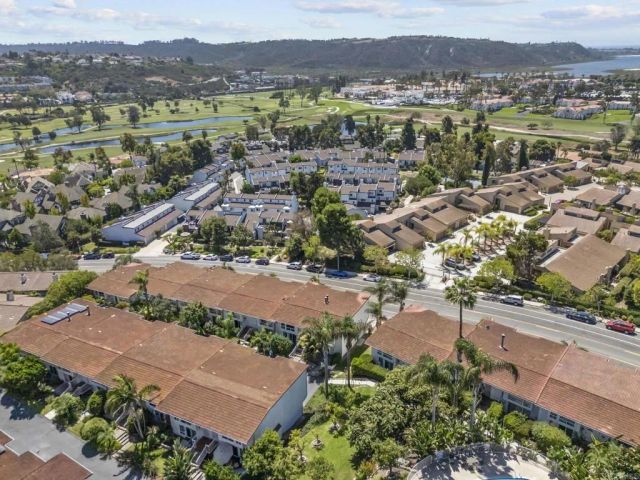 2335 Caringa Way 18, Carlsbad, CA 92009