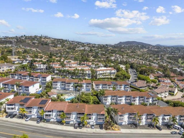 2335 Caringa Way 18, Carlsbad, CA 92009