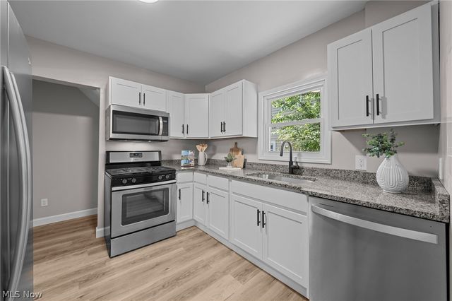 33 Brighton Drive, Akron, OH 44301