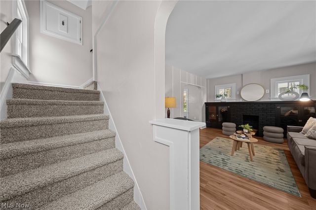 33 Brighton Drive, Akron, OH 44301