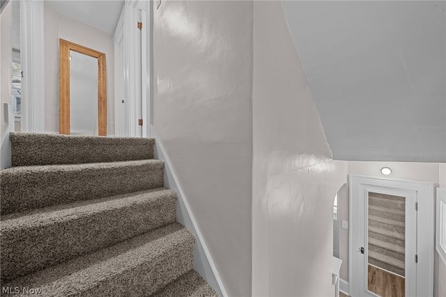 33 Brighton Drive, Akron, OH 44301