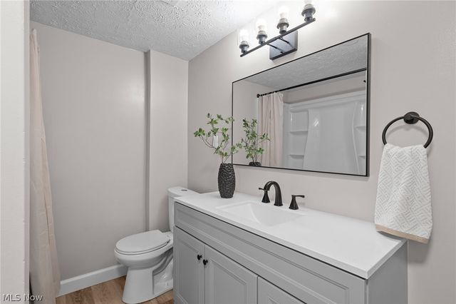 33 Brighton Drive, Akron, OH 44301
