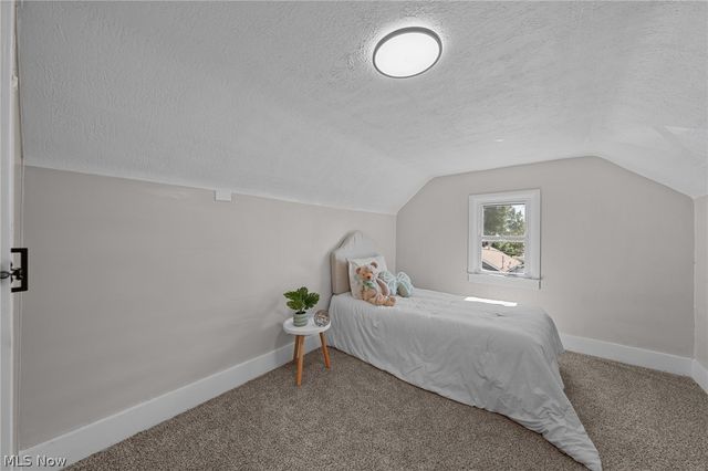 33 Brighton Drive, Akron, OH 44301