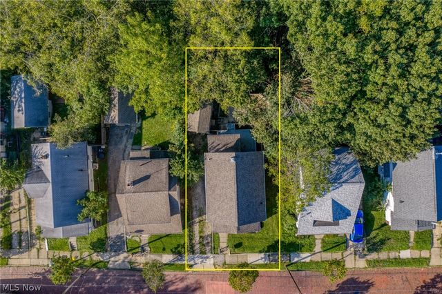 33 Brighton Drive, Akron, OH 44301