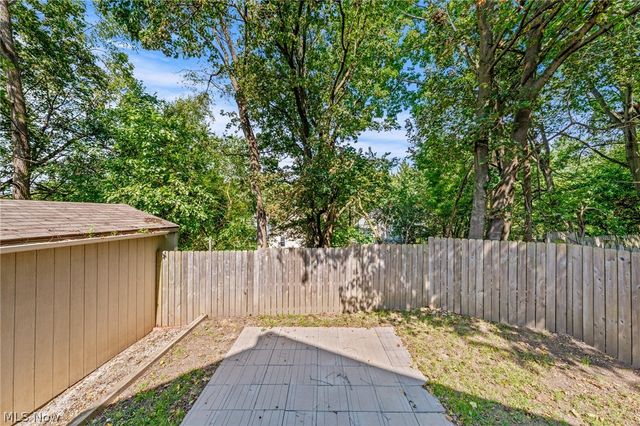 33 Brighton Drive, Akron, OH 44301