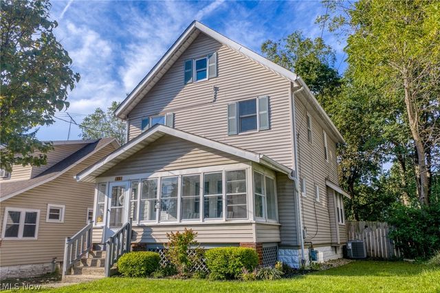 33 Brighton Drive, Akron, OH 44301