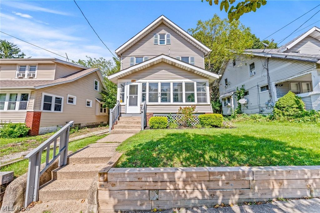 33 Brighton Drive, Akron, OH 44301