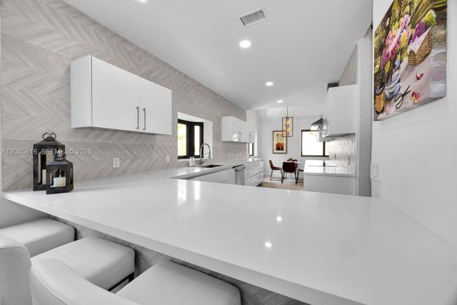 2000 S Bayshore Drive 65, Miami, FL 33133