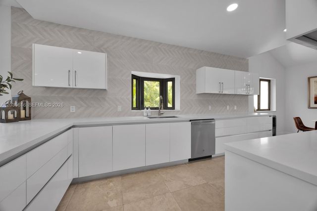 2000 S Bayshore Drive 65, Miami, FL 33133