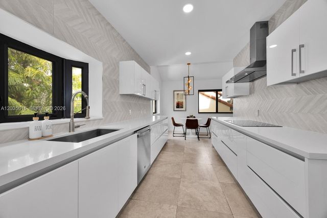 2000 S Bayshore Drive 65, Miami, FL 33133