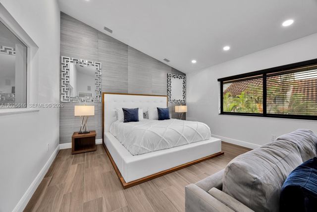 2000 S Bayshore Drive 65, Miami, FL 33133
